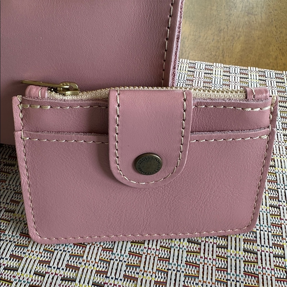 Adorable pink Portland, leather goods, Crossbody tote. Great for any season. - Picture 9 of 11